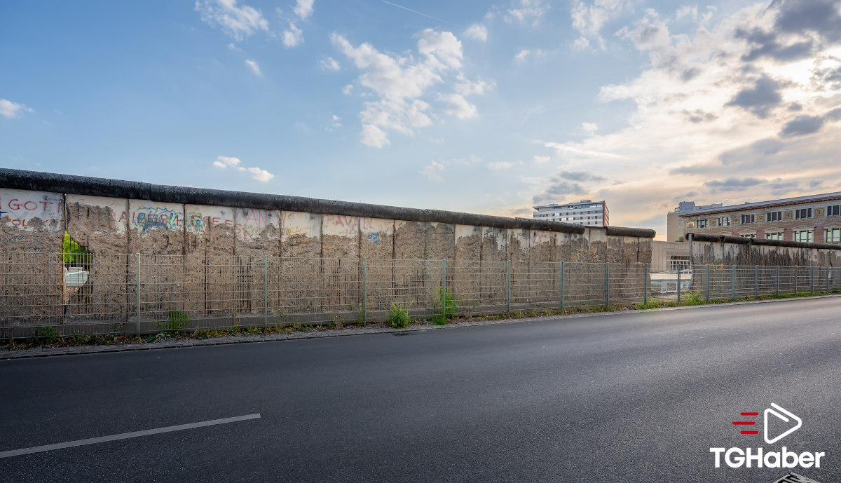 Berlin Duvarı Yıkılalı 35 Yıl Oldu