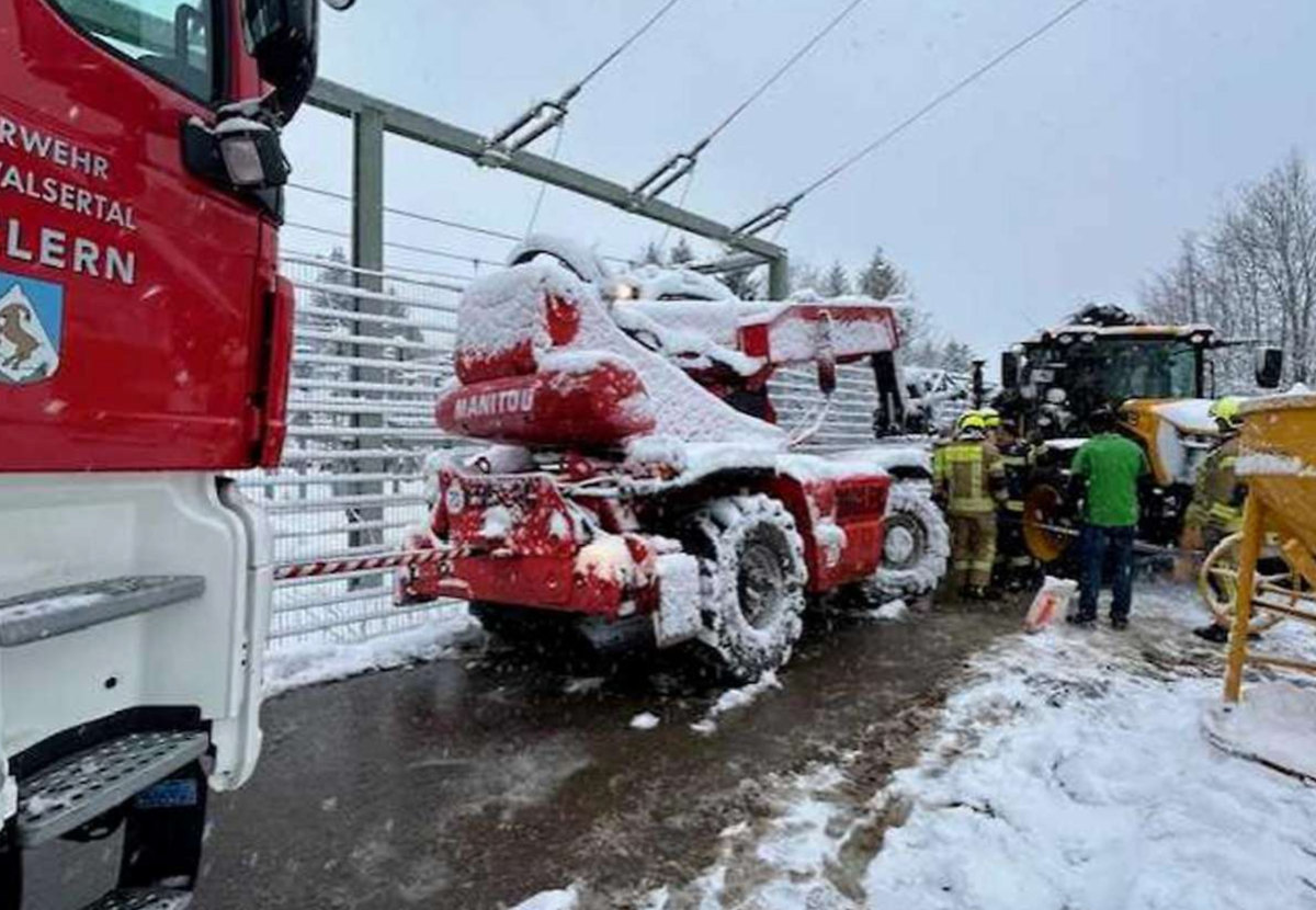 Mobil Vinç, Trafo Merkezine Devrilme Tehlikesi Yaşadı